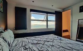 The Clifton - Sea View Home - By Tifa Stays